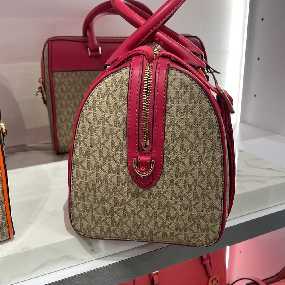 Michael Kors med Duffel Travel - Leather/Coated
35S2GTFU2B
Carmine PNK
MD DUFFLE - Picture 3 of 16